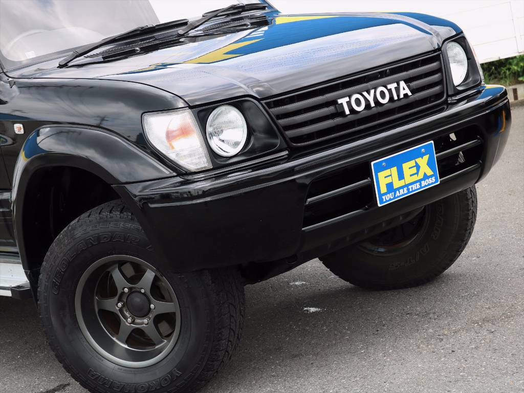 ９０プラド用純正丸目ヘッドライト＆ＴＯＹＯＴＡロゴグリル(^^♪　リフトアップも施工済みです！