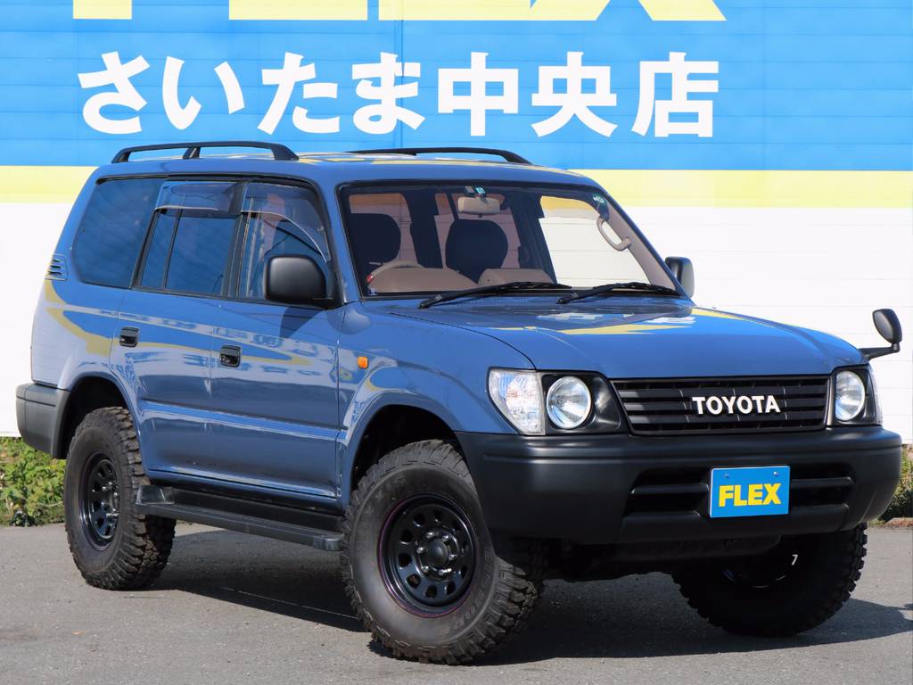 ９０プラド（ショートボディ）の純正パーツである丸目ヘッドランプ新品装着になります！クラシックなカラーリングとの相性もバッチリ◎