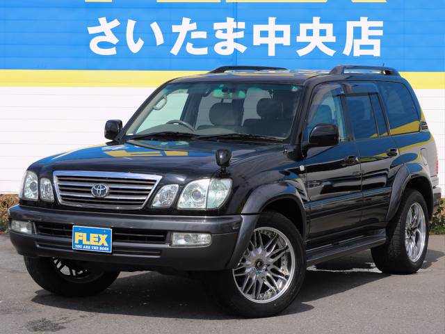 平成１６年式・中期型シグナス入庫いたしました！！走行８万ｋｍと浅く、革シートにも破れなどありません♪さらにガナドールマフラーや２０インチアルミを装着している必見車両です(^^)/