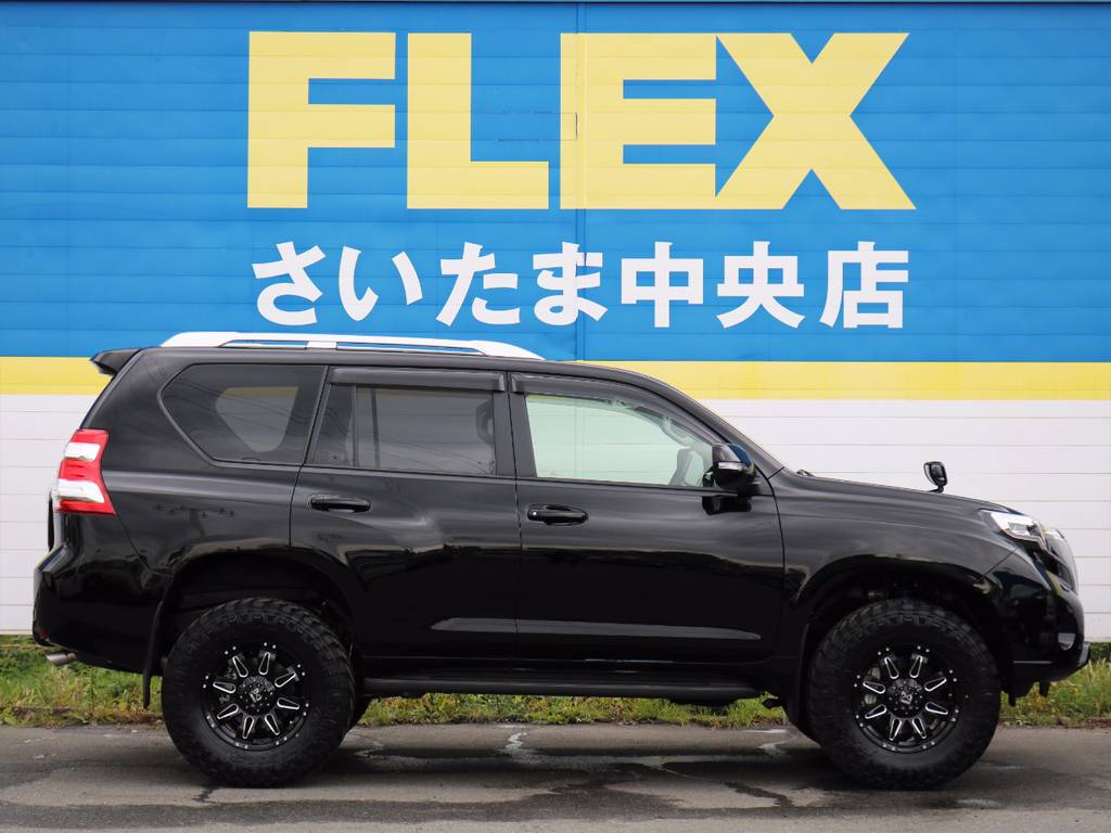 メーカーから卸したてほやほやの車両をベースに、２インチリフトアップ、オフロードタイヤとホイルも全て新品施行です★