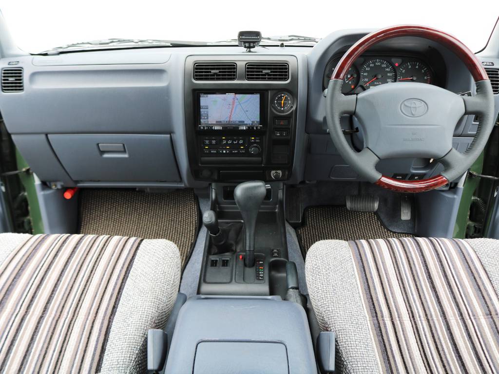 低走行車らしく内装も程度良好です◎新品ウッドコンビステアリング＆全席シートカバー！