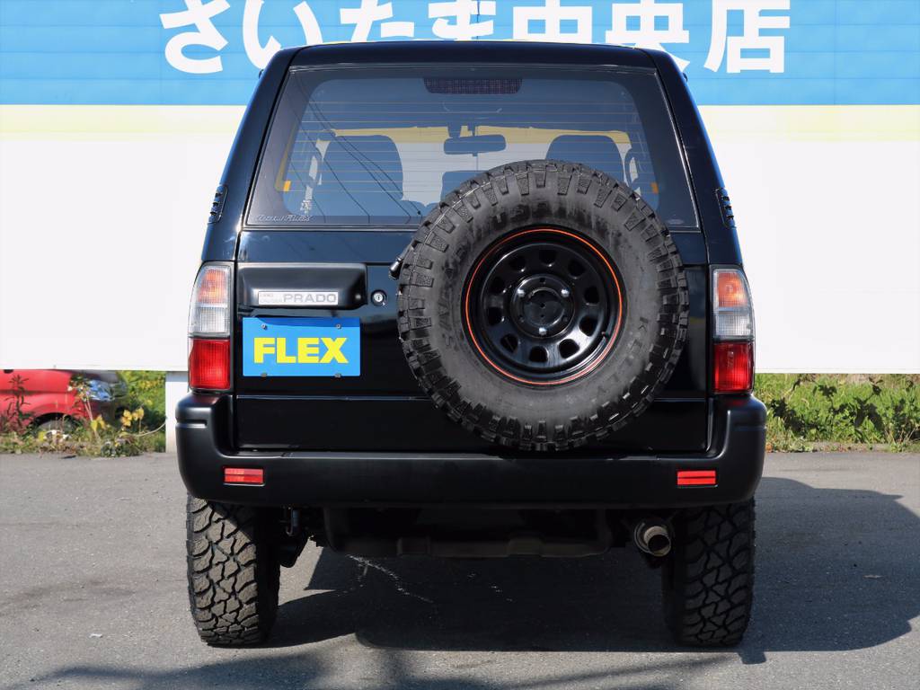 こう見えて、３列シート・８人乗りのお車です！普通のミニバンでは飽き足らないお客様にもオススメです(^^)/