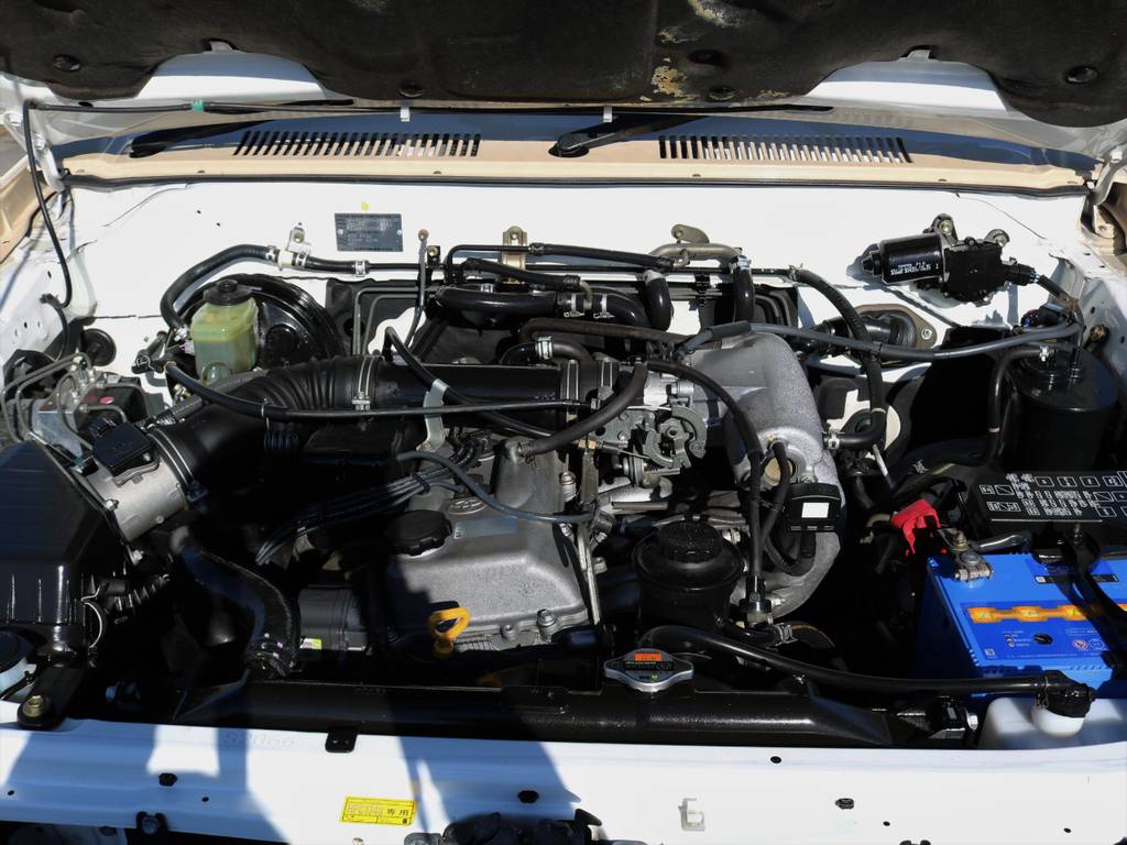 ハイラックスやハイエースなど幅広い車種に採用され、耐久性の高さで世界中から信頼を得ている２．７リッターガソリンエンジン！！タイミングベルト交換が不要で頑丈なエンジンです！１２万kmの走行など何のその♪