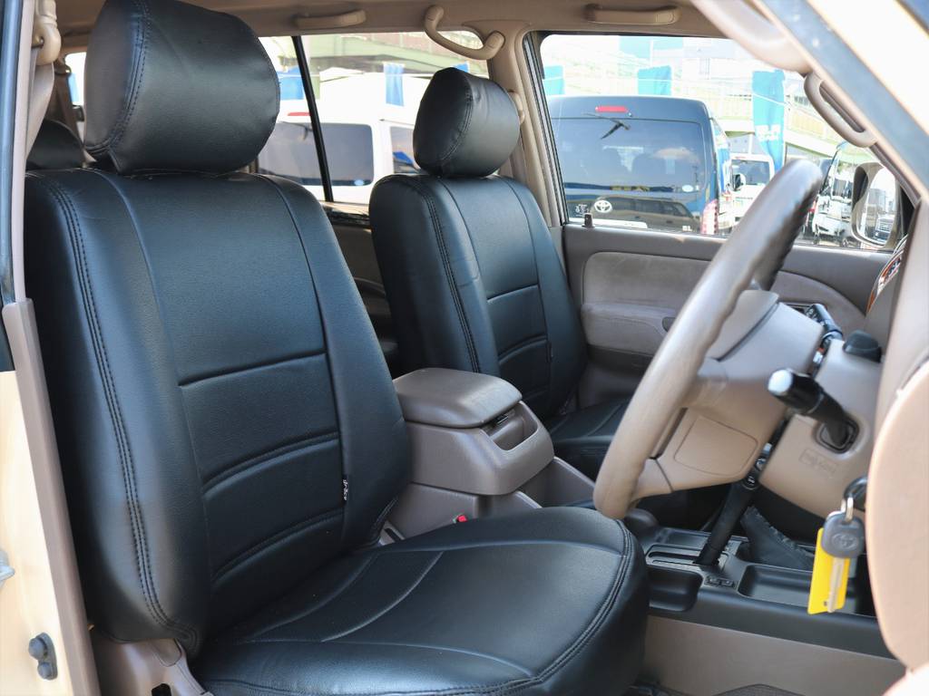 新品外装に合わせて、黒革調シートカバーも新品を装着しました！！