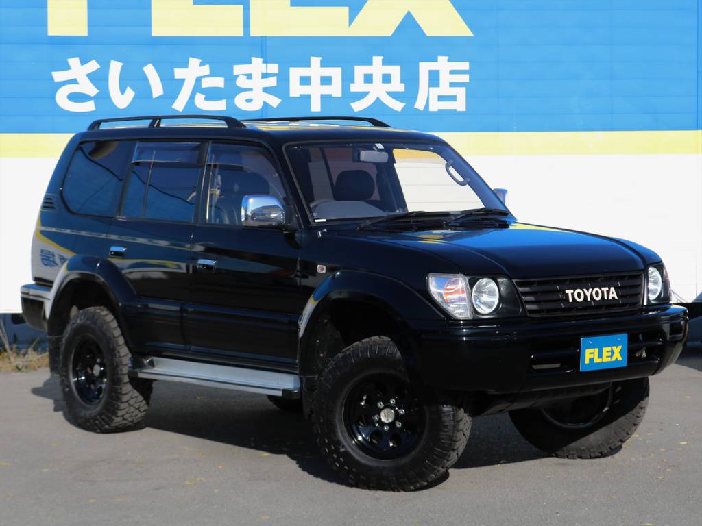 全長・全幅ともにワンボックスのミニバンなどと同等のサイズで取り回しも便利です！更にこう見えて、３列シート・８人乗りのお車です！普通のミニバンでは飽き足らないお客様にもオススメです(^^)/