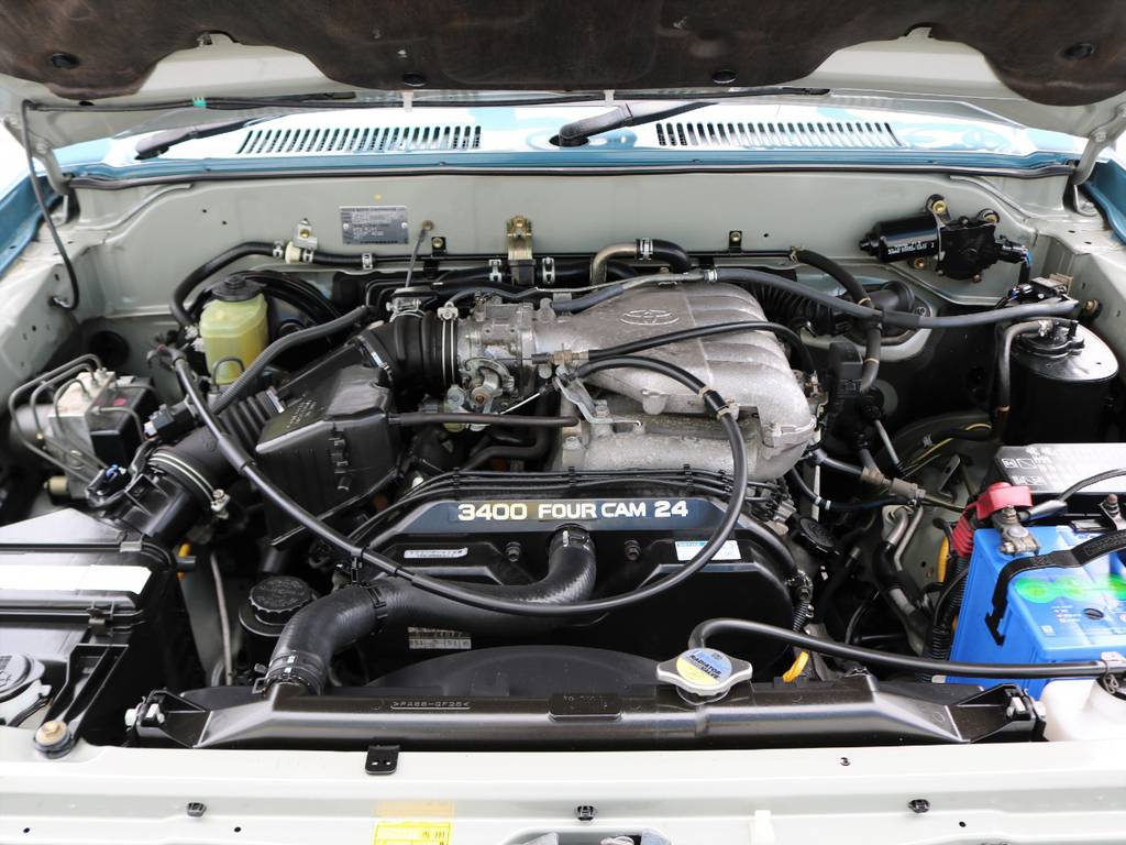 低振動性と静粛性に優れる上級エンジン搭載車両！！Ｖ型６気筒３，４００ｃｃの排気量を誇ります♪２７００ｃｃ車両と比較して、税金も年間８千円ほどの差額で上級エンジンの優越感を味わえますよ！