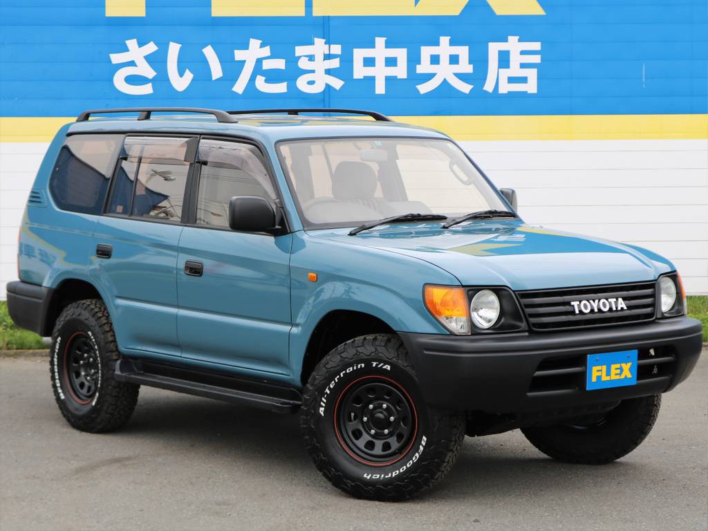 全長４７６ｃｍ×全幅１８２ｃｍと比較的コンパクトなボディでランクルシリーズ随一の取り回し良さを誇ります！そのうえ本格的な四駆性能を併せ持ち、お洒落な外観も含め、唯一無二といえる存在ではないでしょうか！