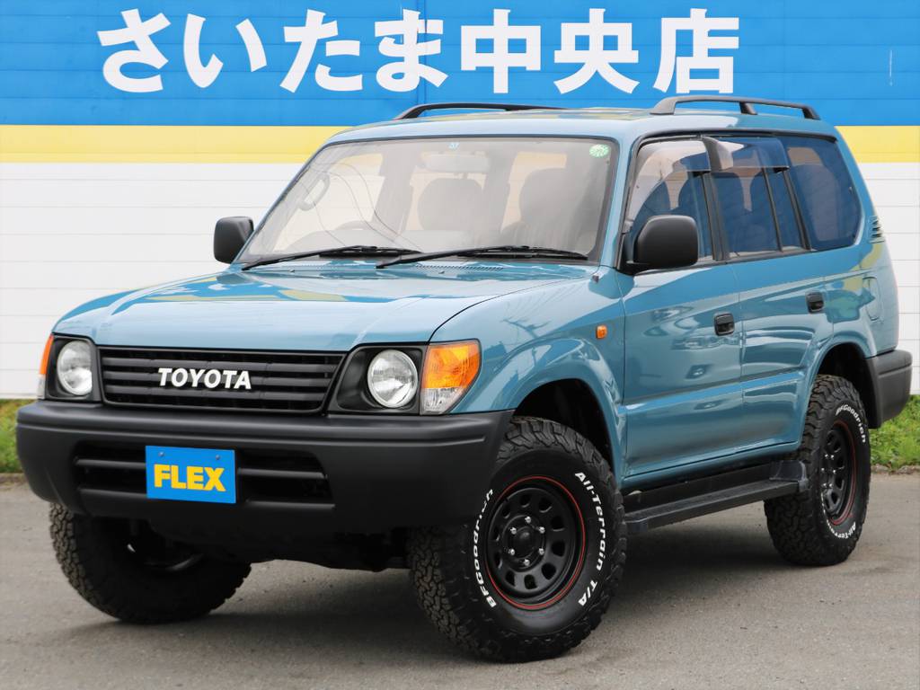 当店お取り扱い中古車両で最も売れ筋の９５プラド・ナローボディクラシックカスタム仕様が完成しました！！人気のアルルブルーはランドローバー純正色♪オリジナル内装と相まってお洒落な一台です★