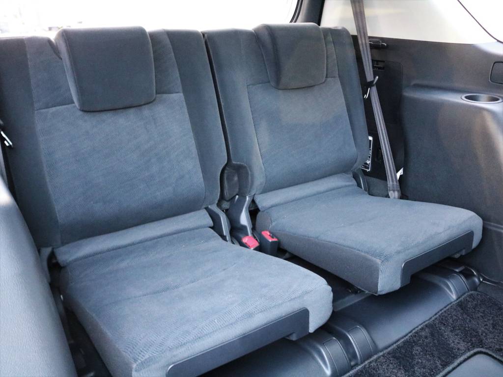 上級３列シーターとしての需要も高いお車になります！普通のミニバンでは飽き足らないお客様にもお勧めです(^^)/