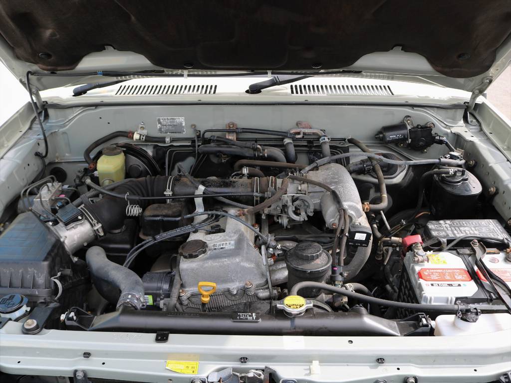 ハイラックスシリーズやハイエースなど幅広い車種に採用され、耐久性の高さで世界中から信頼を得ている２．７リッターガソリンエンジン！！タイミングベルト交換が不要な頑丈なエンジンです！