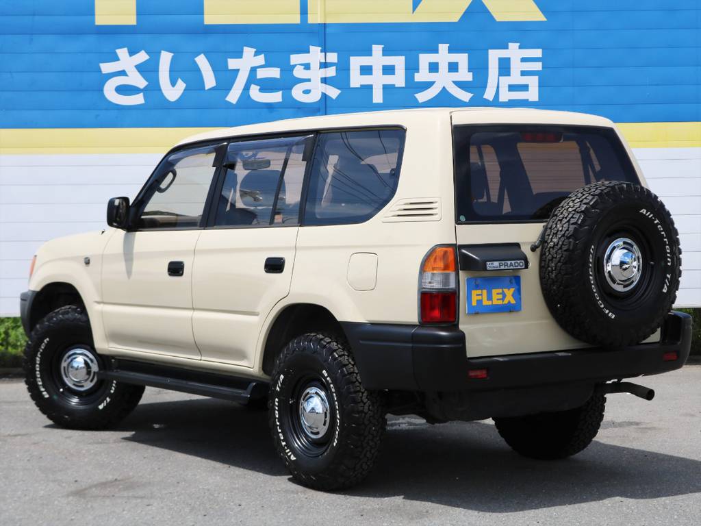 全長、全幅もコンパクトで、着座位置が高く見切りも良いため運転しやすいですよ！３列８人乗りながら取り回しがしやすくお勧めです♪