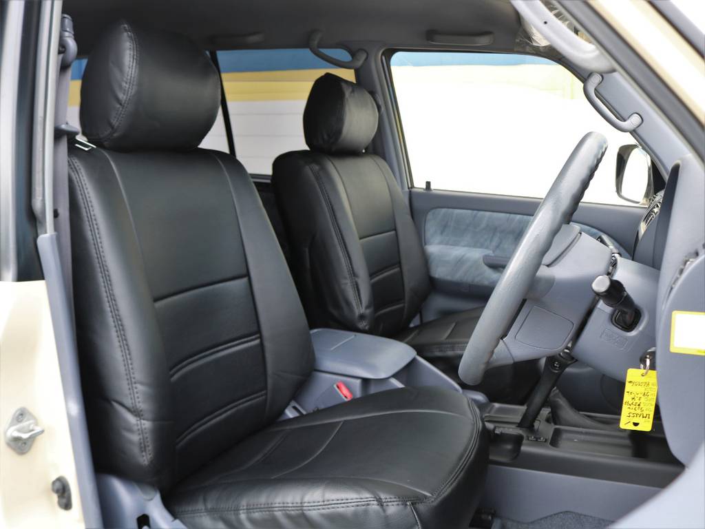 ９５プラドはボディサイズが比較的コンパクトで、着座位置が高く車両感覚も掴みやすいため、意外なほど運転しやすいですよ！実際にお乗りいただくことも可能ですので、お気軽にご相談ください♪（要事前ご予約）