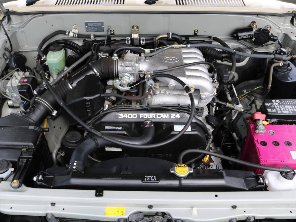 エンジンは３４００ｃｃ・Ｖ型６気筒の上級エンジン！！静粛性とパワーをお求めの方にお勧めのモデルです(^^)/
