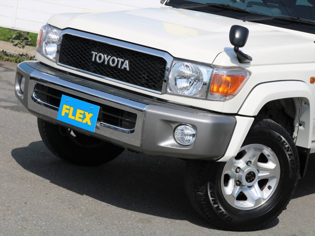 人気オプションのＴＯＹＯＴＡロゴグリル＆フォグランプキットも装着済みです！追加カスタムも喜んで承ります！