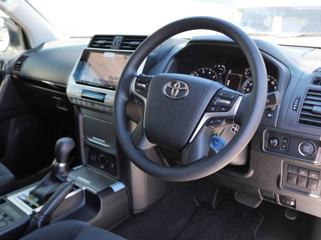 最近流行の、見た目の華やかさ重視でごちゃごちゃさせず、あくまで機能美にこだわり『欲しいところに欲しいスイッチがある』内装に仕立てあげられています。各種スイッチの押し心地など質感も向上しています！