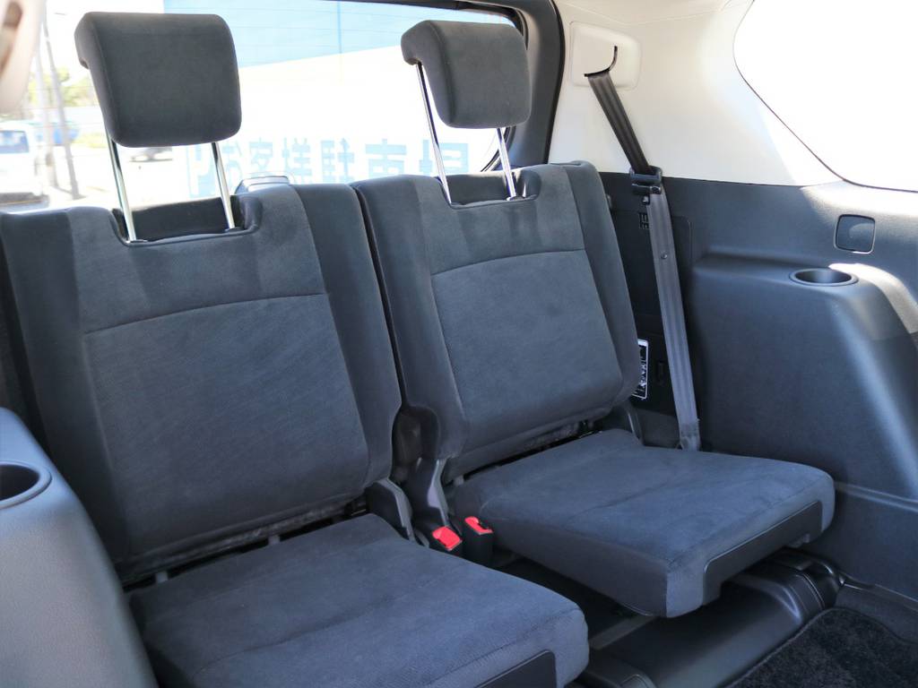 車高が高い分、サスペンションのストローク（上下可動域）が大きく、相当な大きさの段差も難なくこなし、驚くほど上質な乗り味です。正直、へたなセダンよりもよっぽど乗り心地良いですよ！！