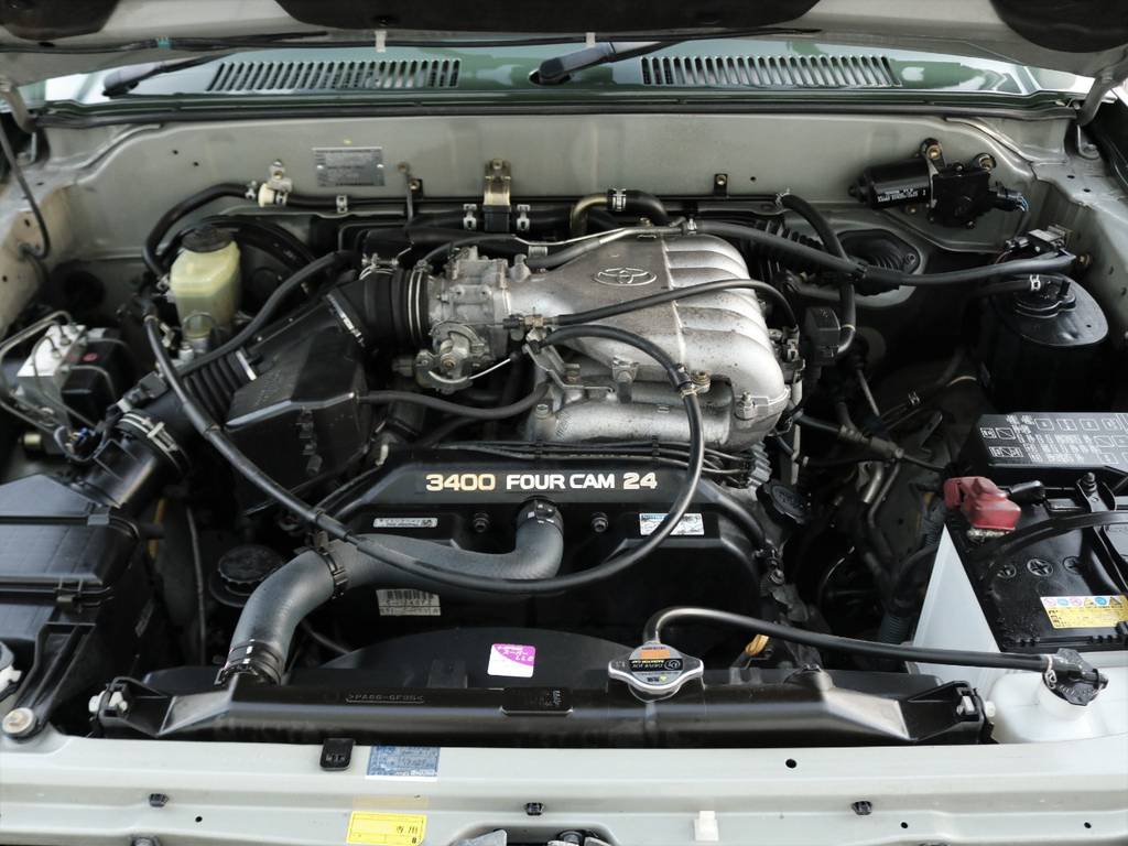 トヨタの上級車やレクサスなどにも搭載された系譜のVZ型３．４リッターV6エンジン★静粛性とパワーに優れ、年間自動車税は２．７リッターEg搭載車比＋８千円ほどでお乗り頂けます！