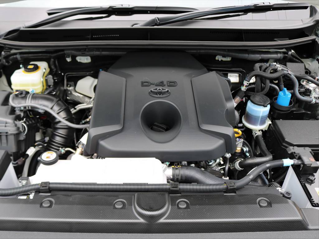 ２８００ｃｃクリーンディーゼル・ターボエンジン。６速オートマとの組み合わせで、ディーゼル車とは思えぬほど静かでスムーズに加速します！