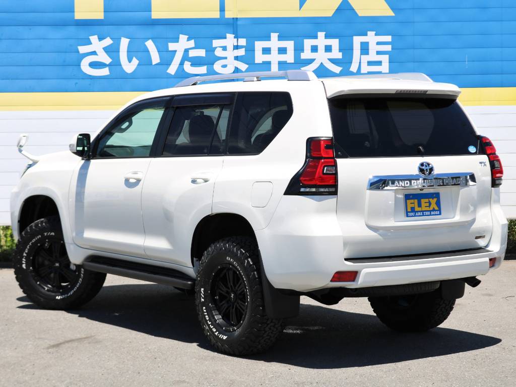 純正オプションのルーフレールも新品装着♪各種ルーフラックやヒッチメンバーなどの取付も、たくさんのご用命を頂いており、実績多数！！