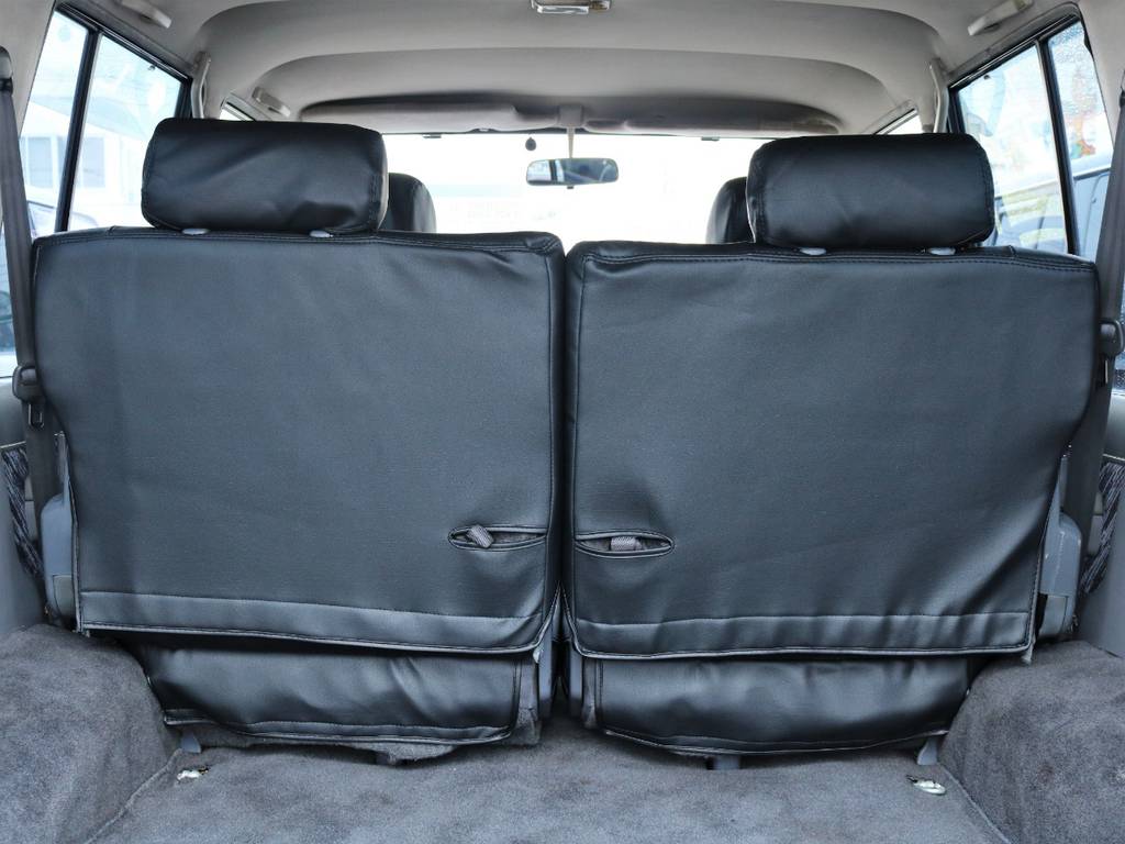 サードシートは取り外し済み！広い荷室にキャンプや各種スポーツ用品、遊び道具をたくさん積んでください(^^)/