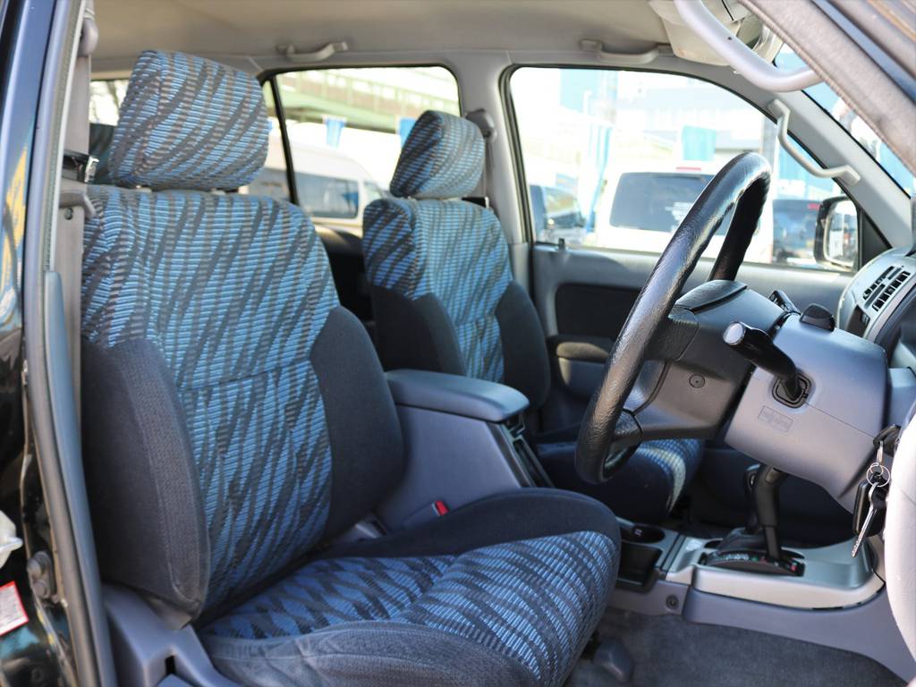 １８５系サーフはボディサイズが比較的コンパクトで、着座位置が高く車両感覚も掴みやすいため、意外なほど運転しやすいですよ！実際にお乗りいただくことも可能ですので、お気軽にご相談ください♪（要事前ご予約）