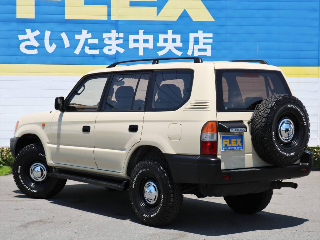 都会の中でも山の中でもお洒落に映えるこの車で、ドライブしてみませんか？