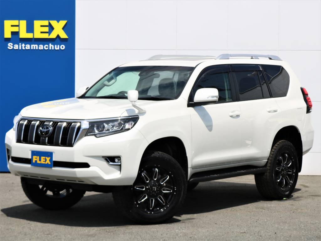 発売以降、当店で最も売れ筋モデルとなりました新型プラド未登録車両★新入庫も続々ございます(^^♪　今回はお買い得なガソリン車７人乗り！！サンルーフつき、BIG-Xナビ新品装着の定番パッケージ！