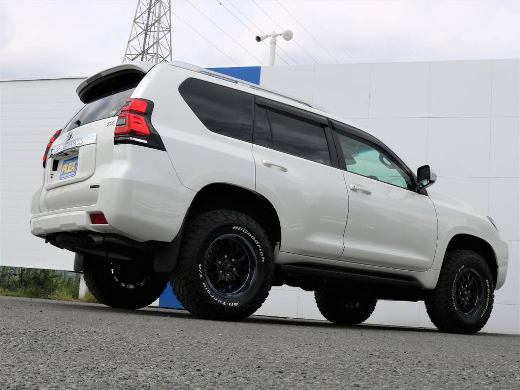 カーオプションのクリアランスソナー＆バックソナー付きです。バックカメラも装着しておりますので駐車も安心です！