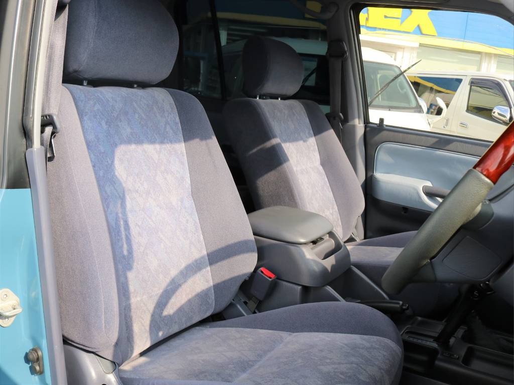 痛みがちな運転席ですが大きな傷などなくとても綺麗です♪