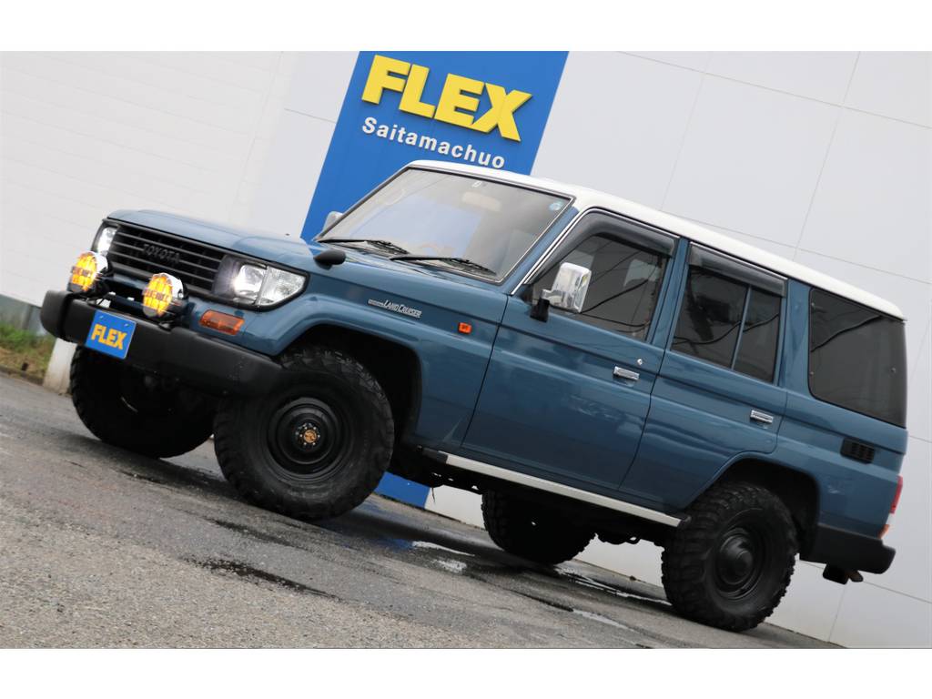 アルルブルーの車体にホワイトルーフがとってもピッタリで可愛いです♪