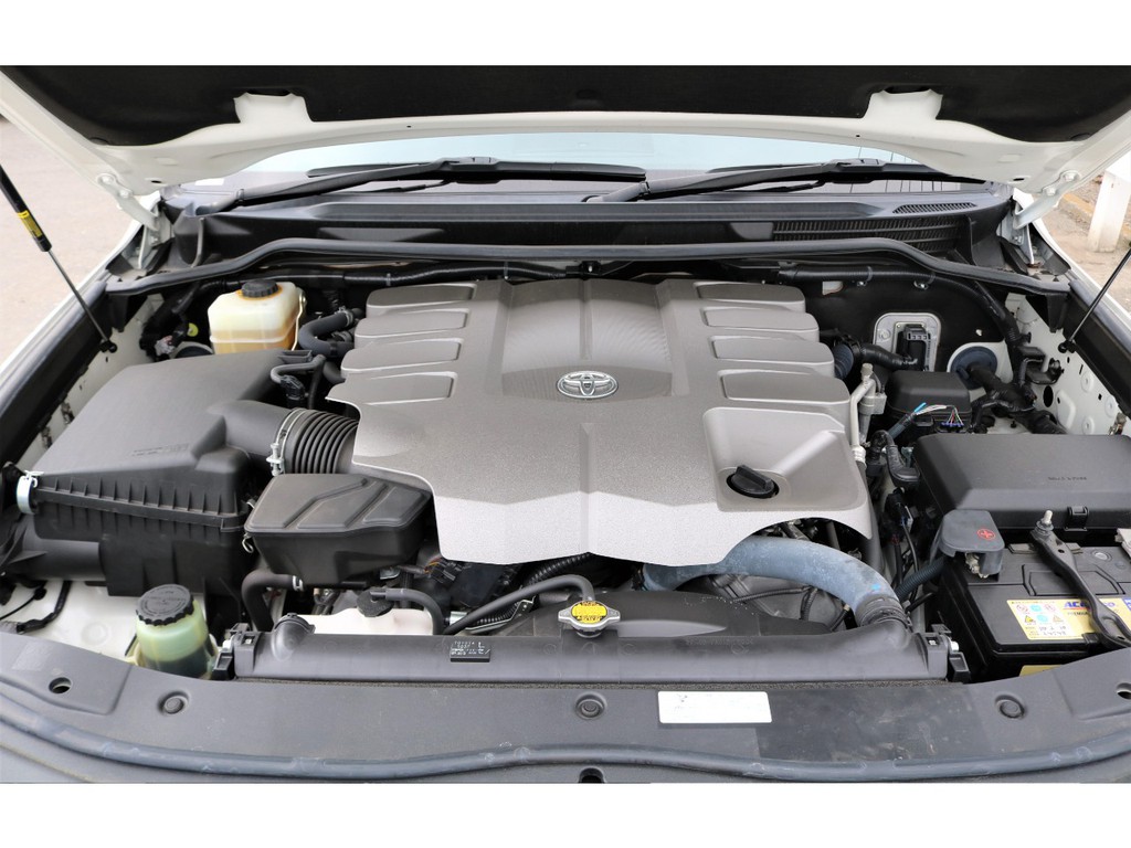 大排気量の4.6?V8エンジン！！