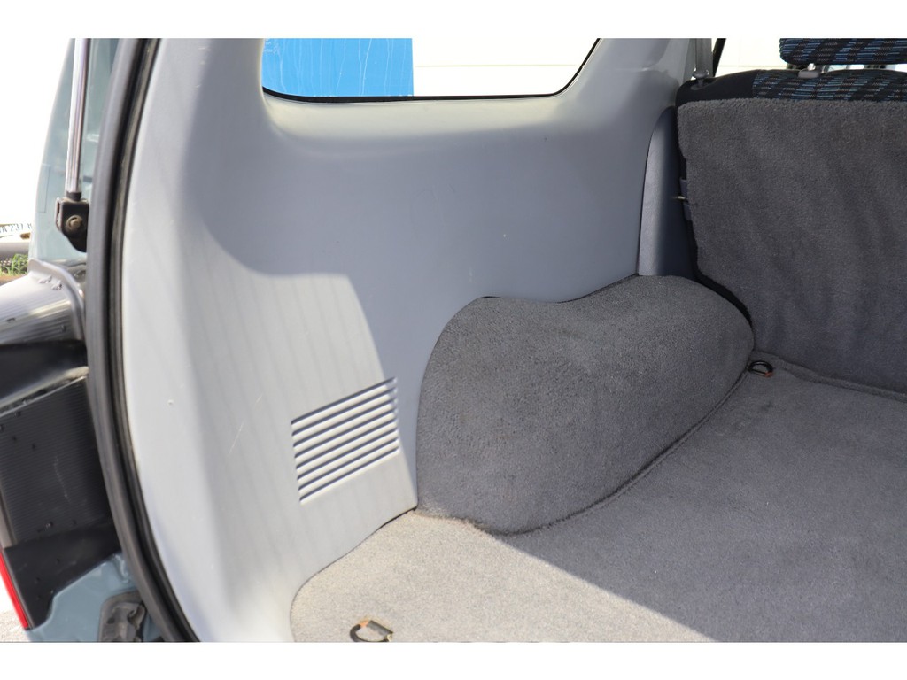 荷室側でよくあるキズの方もほとんどなく綺麗です！