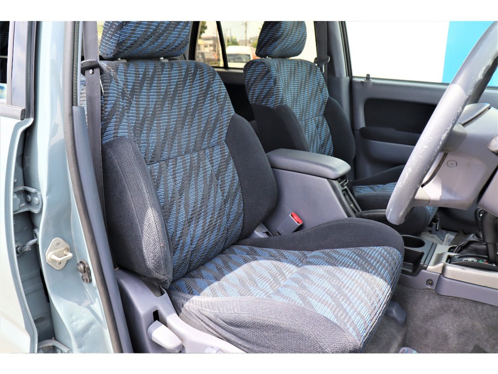 運転席＆助手席シートです！多少のヘタリは見受けられますが、破れ等もなく綺麗な状態です！追加でシートカバーもお取付可能ですので、お申し付け下さい♪