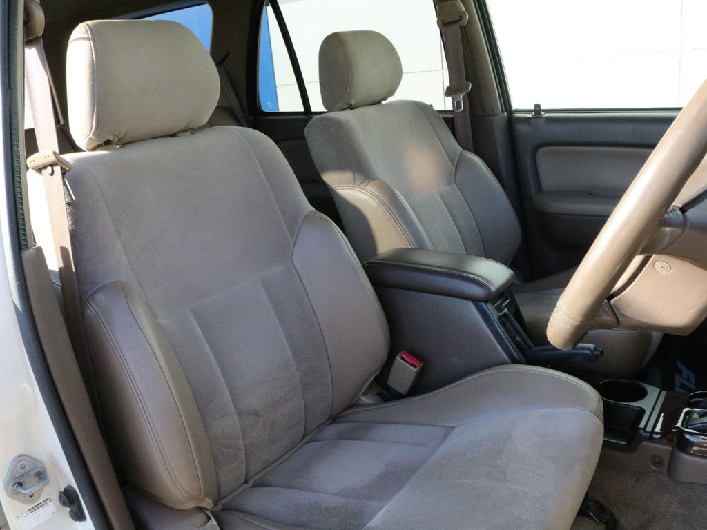 運転席シートは擦れ、使用感ありです。シートカバーもご相談ください！