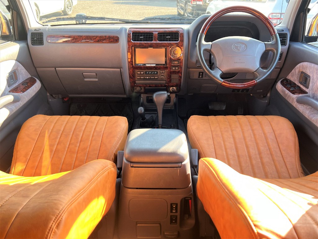 外装とは少し違いオシャレな内装になっています！