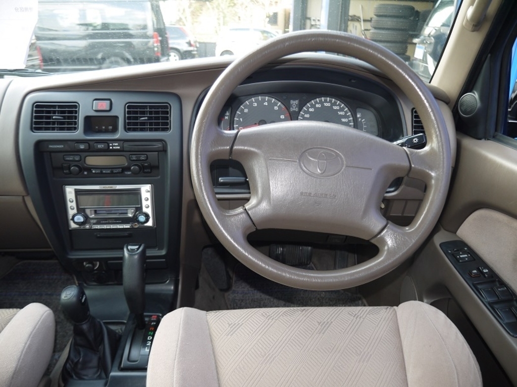 コックピット型なので広々としたスペースが特徴です☆長距離運転にも最適です！