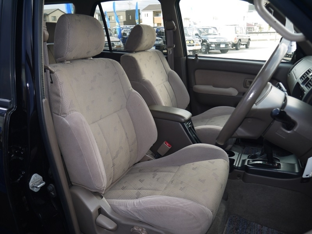 シートカバー等の追加カスタムもお気軽にご相談ください^^