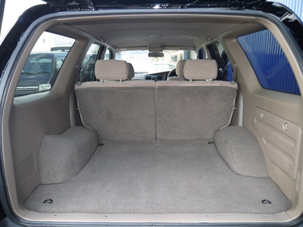 大容量なラゲッジスペースなのでアウトドアにウィンタースポーツなど様々なシーンに大活躍です！！