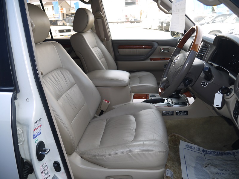 本革シートなので座り心地も良く長時間の運転もＧＯＯＤ！