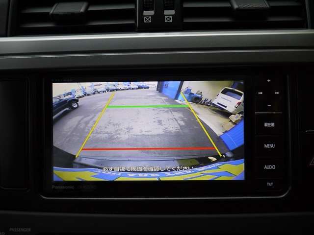 バックカメラもついているので駐車も安心です♪