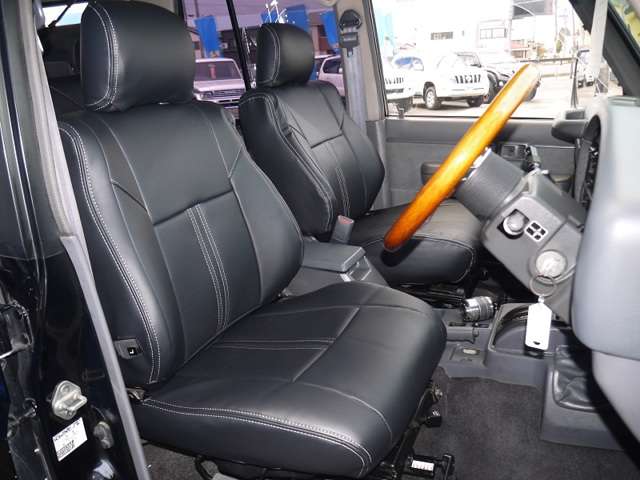 新品レザー調シートカバー付き！