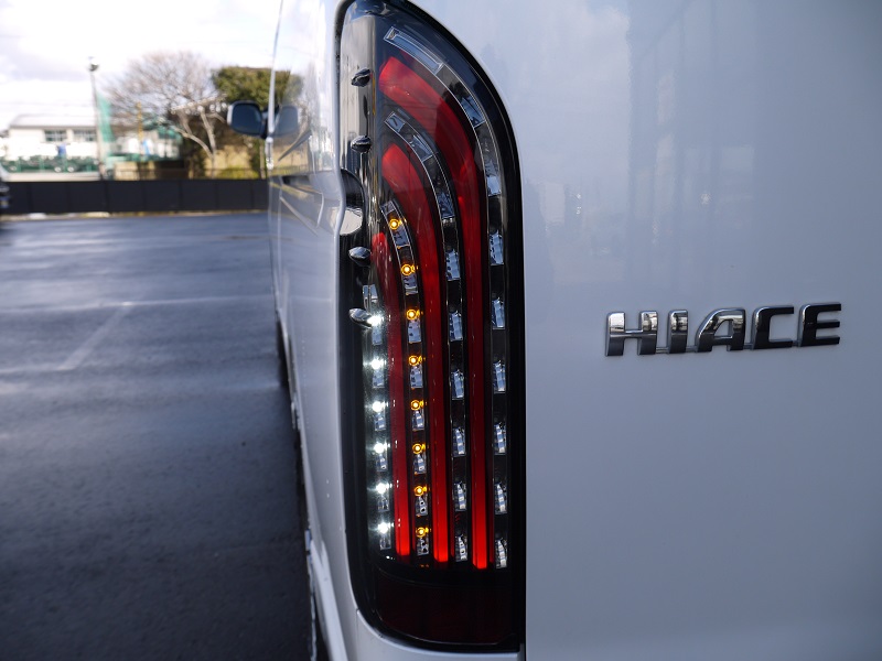 縦ラインがカッコいいＬＥＤテール！