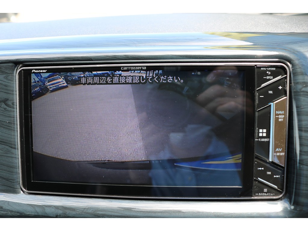 バックカメラも付いておりますので後方確認もバッチリ！