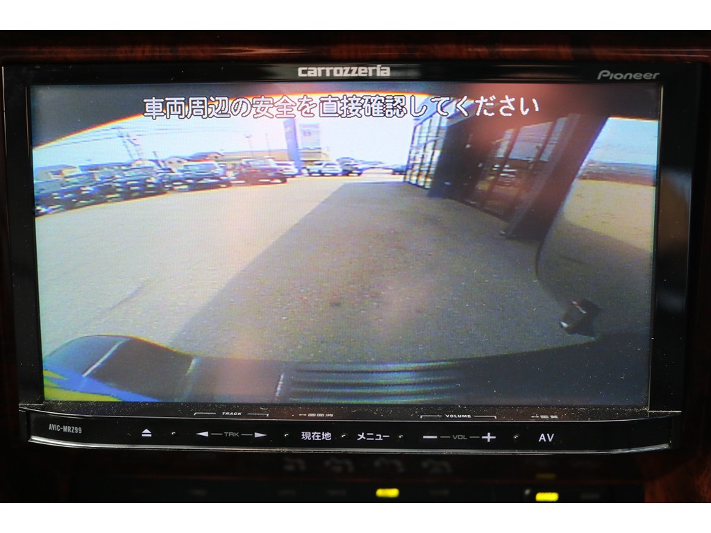 バックカメラ付きですので駐車ラクラクです♪