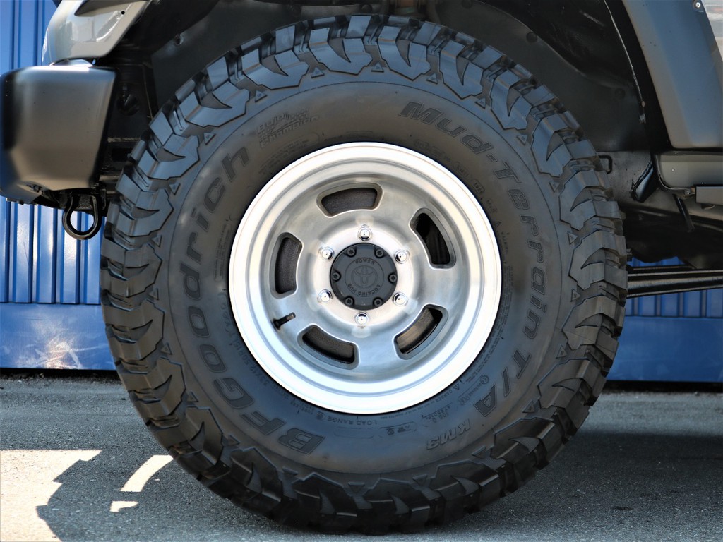 新品グットリッチMTタイヤ 33×12.5R15×ミッキートンプソン１５インチアルミ装着済み☆