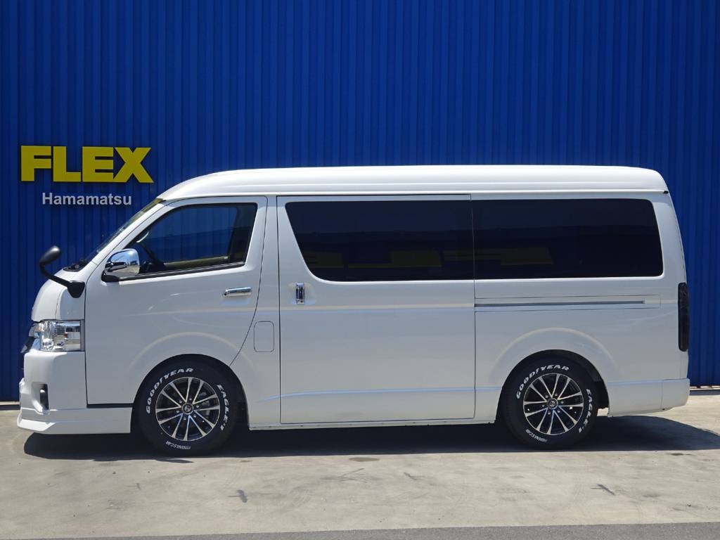 広いスライドドアなので、乗り降りや荷物の積み下ろしは楽ちんです！！もちろんメーカーＯＰの電動パワースライドドア付き☆