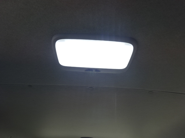 ＬＥＤルームランプ搭載☆