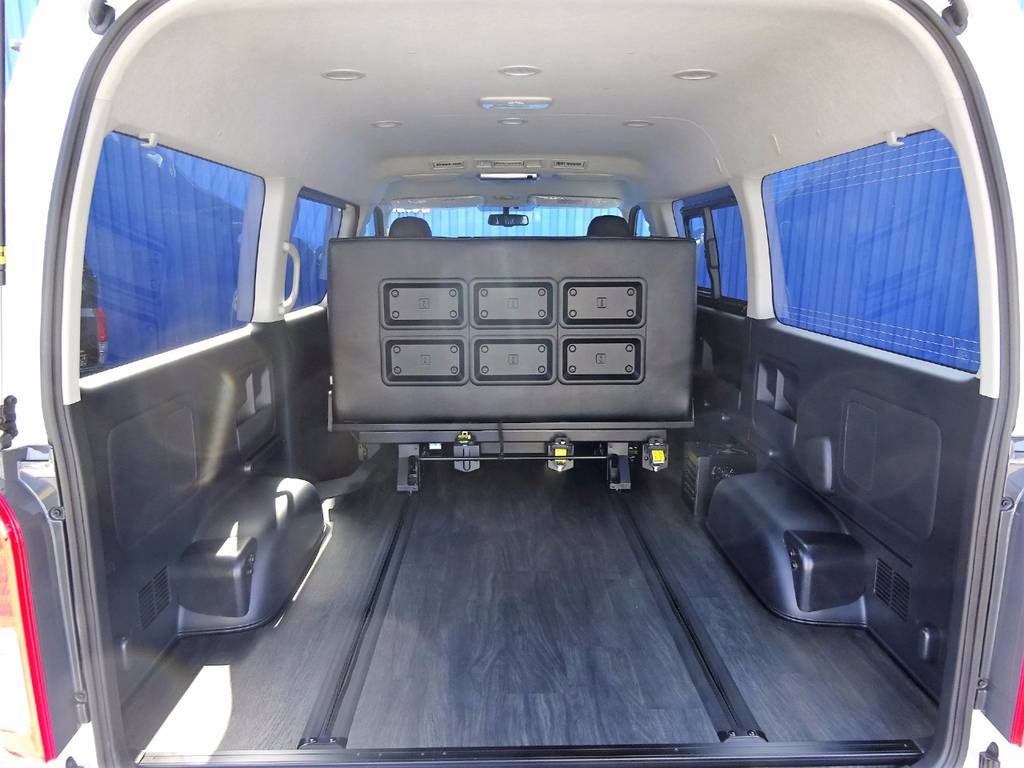 荷物だってたくさん載せることが可能です！人も荷物も乗る車です！