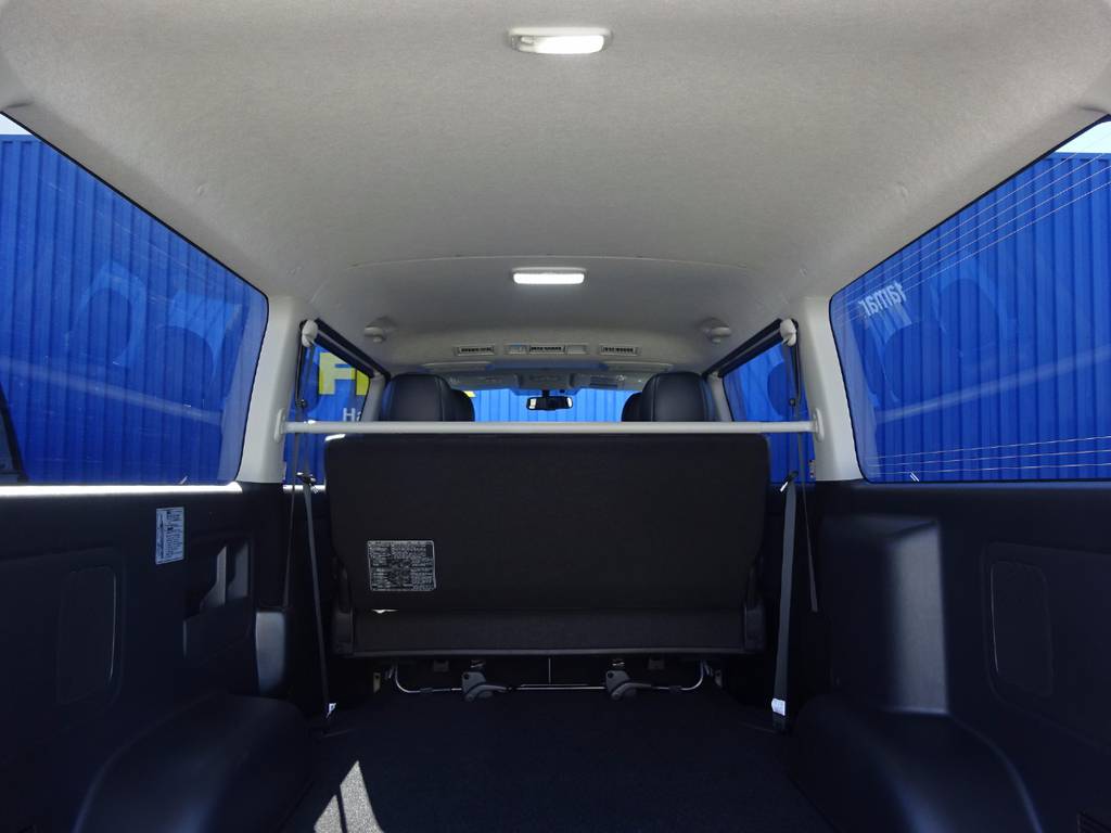 新車なのでピカピカです！ルームランプもＬＥＤに変更済み！
