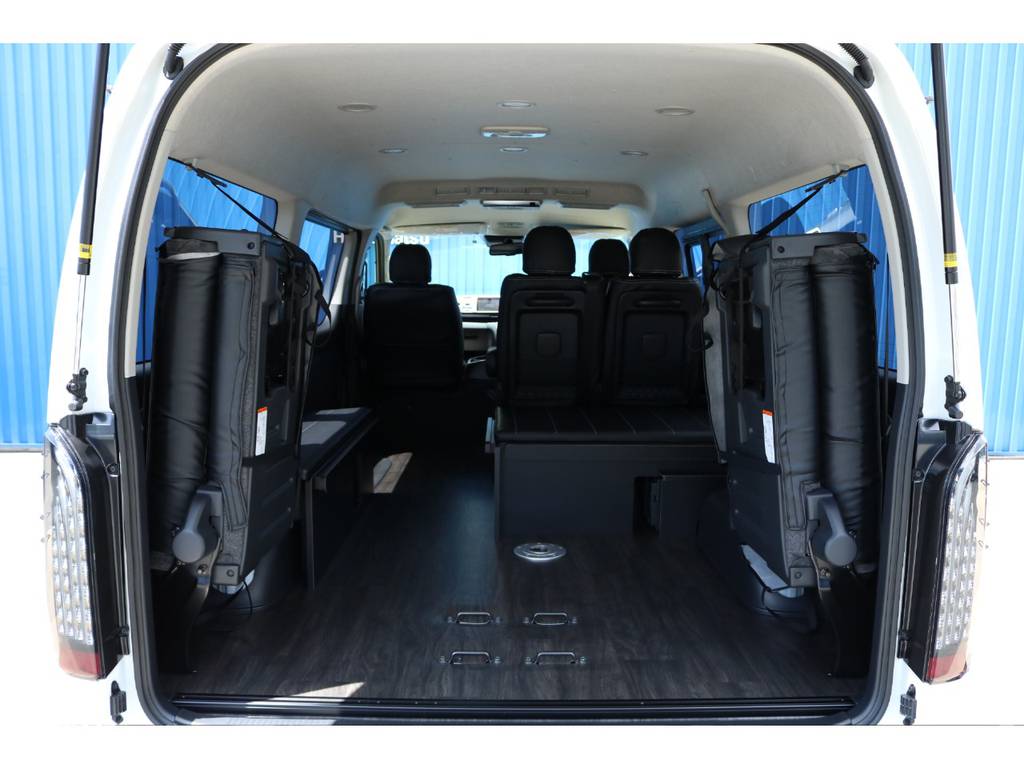 ４列目シートは跳ね上げ出来ちゃいます☆